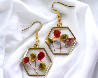 Gold plated earrings with dried flowers