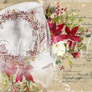 Op de afbeelding: Een vintage kerstkaart met een krans van rode bessen en groene bladeren, een witte bloem en rode kerststerren. De achtergrond is een getextureerd papier met handgeschreven tekst in het Duits.