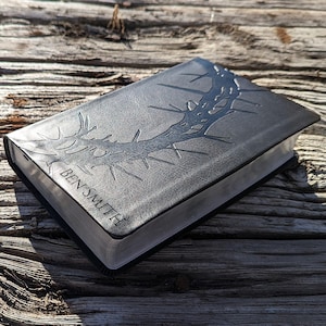 Biblia de referencia personalizada KJV en tamaño personal con letra grande / Nombre grabado personalizado / Biblia fácil de leer / Regalo de corona de espinas