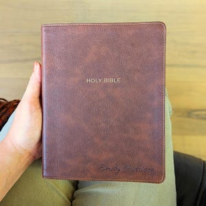 Biblia personalizada NKJV para diario / Nueva versión King James / Nombre grabado personalizado / Biblia de estudio con margen ancho / Regalo cristiano para hombres y mujeres