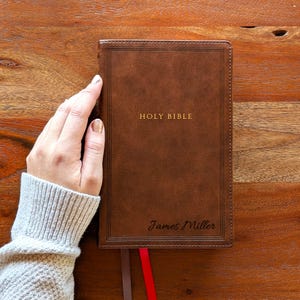 Personalisierte NKJV Referenzbibel für persönliche Größen, Lederweich, rote Buchstaben, Querverweise, Karten und vergoldete Kanten | Souveräne Sammlungsbibel