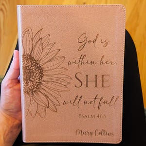 Biblia CSB personalizada / Nombre grabado personalizado / Biblia rosa para diario para mujeres / Biblia de estudio fácil de leer / Regalo cristiano para ella