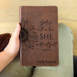 Personalisierte NLT dünne Bibel | Individuell gravierter Name | NewLiving Übersetzung | Nachschlagewerk Bibel | Christliches Geschenk für Frauen | Sonnenblume