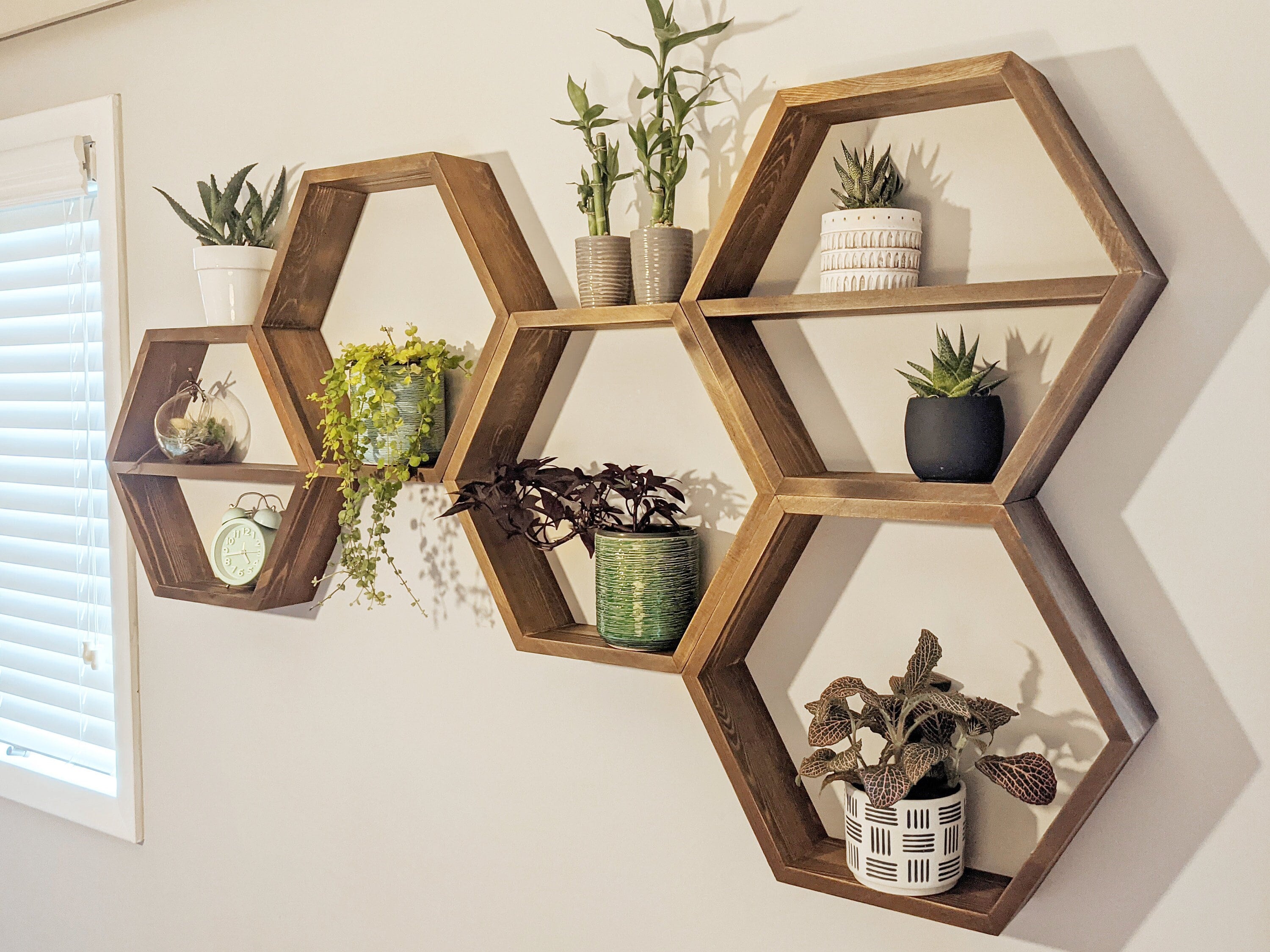 Estantería de pared rosa de estilo nórdico. Estante flotante triangula –  Nacnic Estudio SL