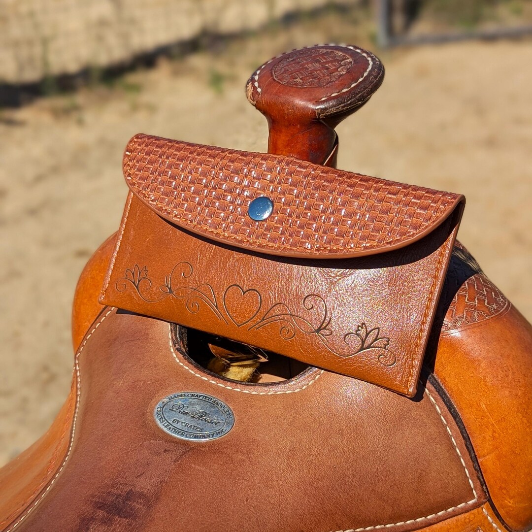 Saddle Phone Holder – Secure Trail Riding Pouch for Western