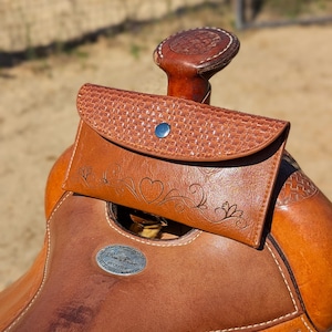Saddle Phone Holder – Secure Trail Riding Pouch for Western Saddles | Lightweight Saddle Bag for Cell Phone & Essentials | Heart