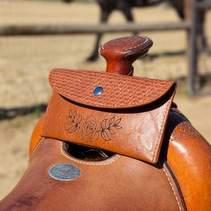Saddle Phone Holder – Secure Trail Riding Pouch for Western Saddles | Lightweight Saddle Bag for Cell Phone & Essentials | One Rose