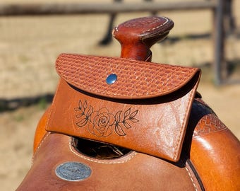 Saddle Phone Holder – Secure Trail Riding Pouch for Western Saddles | Lightweight Saddle Bag for Cell Phone & Essentials | One Rose
