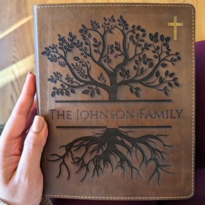 Biblia personalizada NIV para llevar en diario / Nueva versión internacional / Nombre personalizado grabado / Biblia de estudio fácil de leer / Regalo cristiano con árbol genealógico