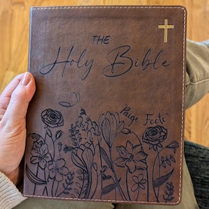 Biblia NIV personalizada para llevar un diario / Nueva versión internacional / Nombre personalizado grabado / Biblia de estudio fácil de leer / Regalo cristiano con flores
