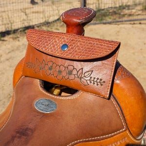 Saddle Phone Holder – Secure Trail Riding Pouch for Western Saddles | Lightweight Saddle Bag for Cell Phone & Essentials | Three Flowers