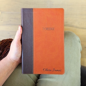 Biblia con mensaje personalizado / Traducción del mensaje / Nombre grabado personalizado / Biblia de regalo de lujo / Regalo cristiano en idioma contemporáneo