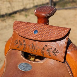 Saddle Phone Holder – Secure Trail Riding Pouch for Western Saddles | Lightweight Saddle Bag for Cell Phone & Essentials | One Flower
