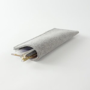 Minimalist glasses case made from pure organic wool felt in 4 colors light gray / dark gray / anthracite / brown image 2