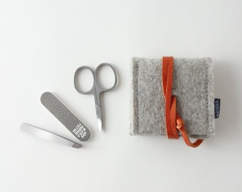 Mini manicure set 'ella' with scissors nail file tweezers organic felt light gray closure band made of organic leather in different colors