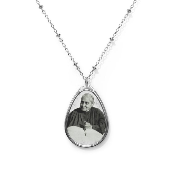 Luisa Piccarreta - Brass pendant - Oval necklace - Divine Will - Fiat - Religious gifts - catholic pendant - Saints