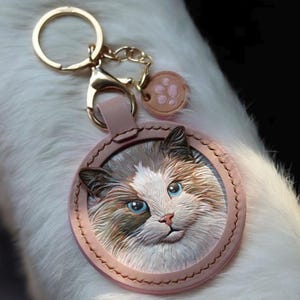 Porte-clés en cuir personnalisé pour animal de compagnie, sculpté à la main, portrait de chien/chat, breloque pour sac, cadeau commémoratif pour animal de compagnie, étiquette de sac fabriquée à la main