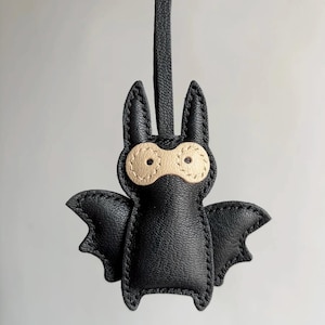 Handmade Bat Leather Bag Charm Bat Keychain Gift Bag Tag Leather Luggage Tag Handbag Charm Keyring Car Rearview Mirror Pendant Car Decor