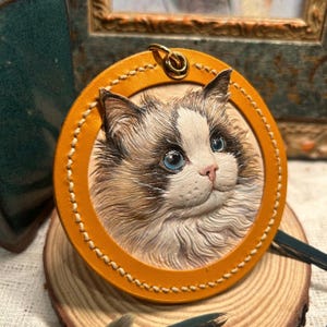 Benutzerdefinierte Leder Haustier Schlüsselbund Hand geschnitzte gemeißelte Hund / Katze Porträt Taschenanhänger personalisierte PetMemorial Schlüsselanhänger Geschenk Handgefertigte Taschenanhänger