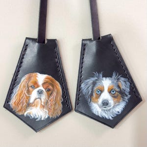 Porte-clés personnalisé peint à la main en cuir pour animal de compagnie, portrait d'animal de compagnie fait main personnalisé, chat, cadeau, étiquette de sac, étiquette de bagage en cuir