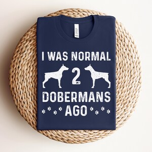 Dobermann-shirt, dobermann-cadeaus, I Was Normal 2 Dobermann geleden shirt, grappig cadeau dobermann-eigenaar afbeelding 3