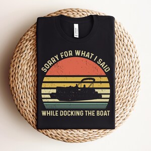 Lustiges Bootfahren Shirt, Bootskapitän Geschenk, Schwimmerboot Geschenk, Entschuldigung für das, was ich beim Anlegen des Bootes gesagt habe Bild 2
