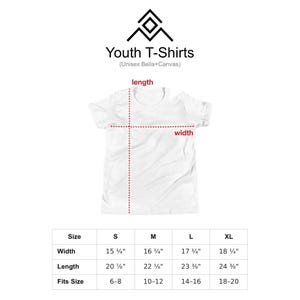 a white t-shirt with measurements and fits size information, including a table with size categories and corresponding widths and lengths.