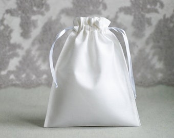White Linen Drawstring Favor Bag: Chic Wedding Sachet