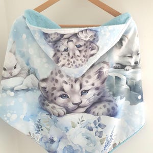 Polar animal bath cape in sky blue bamboo terry, customizable with first name embroidery, bathrobe, birth gift