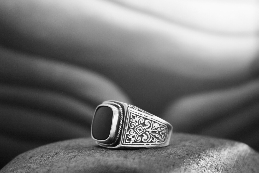 14K White Gold Vintage Filigree Black Onyx Initial G Ring