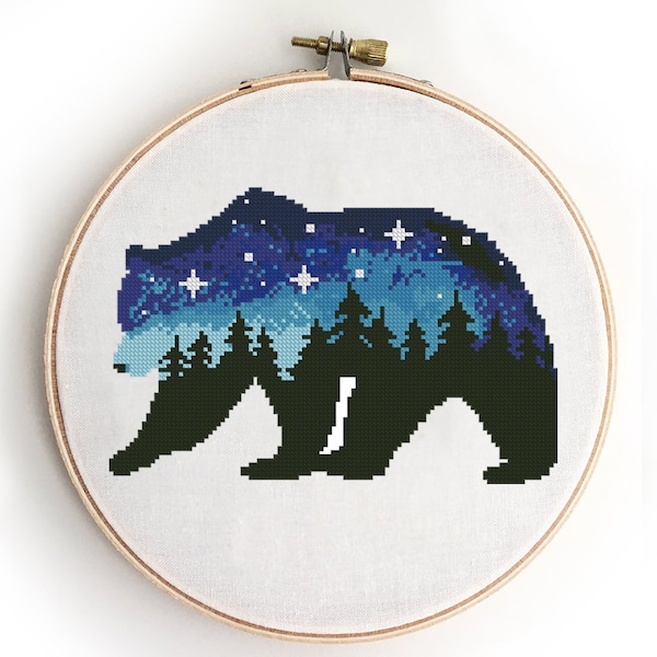 Ours montagnes étoiles ciel arbres camping nature art moderne animal paysage galaxie forêt sauvage - Cross Stitch Pattern (Format numérique - PDF)