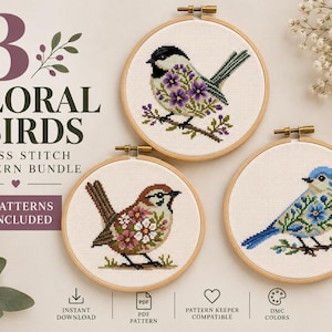 Puede incluir: Tres bastidores de bordado circulares de madera con patrones de punto de cruz de aves decoradas con flores. El texto dice 3 FLORAL BIRDS CROSS STITCH PATTERN BUNDLE, 3 PATTERNS INCLUDED, INSTANT DOWNLOAD, PDF PATTERN, PATTERN KEEPER COMPATIBLE, DMC COLORS.