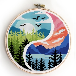 Yin Yang Landschaft Kreuzstich Muster PDF | Berge Wald Natur Motive | Mond und Sonne Kreuzstich | Gezähltes DIY Stickmuster nach Zählmuster