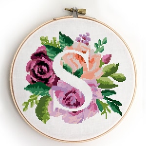 Patrón de punto de cruz con monograma de la letra S (PDF) / Peonía floral y rosas / Gráfico de punto de cruz para habitación de bebé o boda