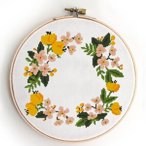 Prachtige krans geteld kruissteekpatroon wilde bloem bloemen bes schattig gemakkelijk natuur op maat - kruissteekpatroon (digitaal formaat - pdf)