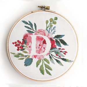 Patrón de punto de cruz con la letra D, monograma floral, peonías, rosas, ramo, habitación de bebé, boda - Patrón de punto de cruz (formato digital - PDF)