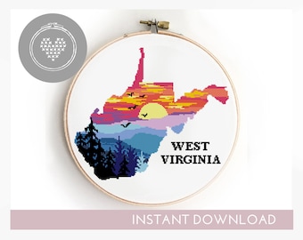 Könnte beinhalten: Kreuzstichmuster des Bundesstaates West Virginia mit einem Sonnenuntergang und einer Waldszene. Das Muster befindet sich in einem Reifen und der Text "WEST VIRGINIA" befindet sich unterhalb der Staatsgrenze.