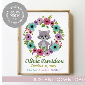 Anuncio de nacimiento floral con patrón de punto de cruz de mapache, corona con flores y animales - Patrón de punto de cruz (formato digital - PDF)