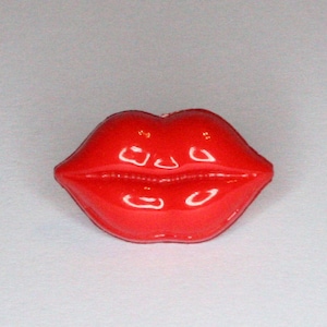 FREE First Class Shipping,Lip Buttons for Sewing, 5/8&quot;, 15mm, Red, Shank, Ships from the USA