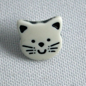 Free First Class Shipping Included, Cute Cat Face Button, Plastic, Shank, 5/8", Ships from the USA