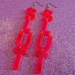 Pendientes de puta: palabras cortadas con láser, Regalo de broma, BFFS, Regalo para el mejor amigo, Novias, Despedida de soltera divertida, Aniversario, Los mejores regalos para ella/él/ellos