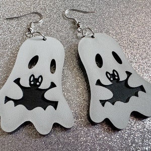 Geist mit Fledermaus Ohrringe: Laser geschnittene Acrylgeister mit Fledermäusen, Insekten, Halloween, unheimlich, gruselig, die besten Geschenke für Sie / Ihn