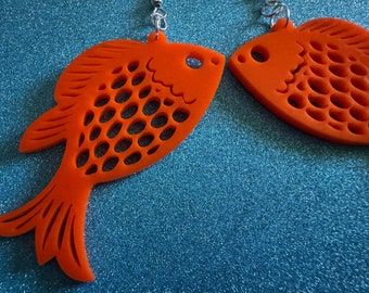 Boucles D’oreilles Dorées Motif Poisson Rouge Et Blanc – 23x18 Mm – Fantaisie – Neuf Sans Emballage