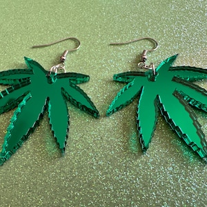 Gespiegelte Marihuana Blatt Ohrringe: Laser geschnittene Acryl Unkrautblätter, Knospe, glitzernde grüne Ohrringe, Pflanzen, 420, Topf, beste Geschenke für Sie / Ihn / Sie