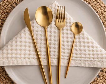 Towle Supreme Cutlery 64 Piece Service for 8 