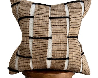 Boho Chenille örngott | Krämfärgad texturerad kudde med svart rep