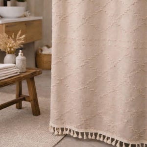 rideau de douche bohème capitonné | Motif losanges beige ferme avec pampilles