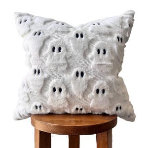Ghost Pillow, Faux Fur Ghost Pillow, Halloween Ghost, Ghost Halloween Decor, Halloween pillow cover, Ghost pillows, Halloween pillows