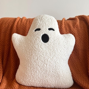 Cozy Halloween Vibes with White Sherpa Ghost Pillow, Neutral Ghost Cushion, Fall Throw Pillow, Halloween Ghost, Ghost Decor, Cute Ghost
