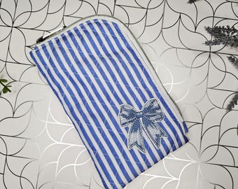 Blauw-witte gewatteerde zonnebrillenkoker met bloemen: waterdicht canvas etui
